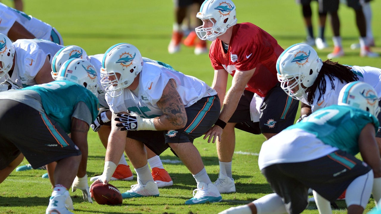 Offensive line makes strides in Dolphins scrimmage